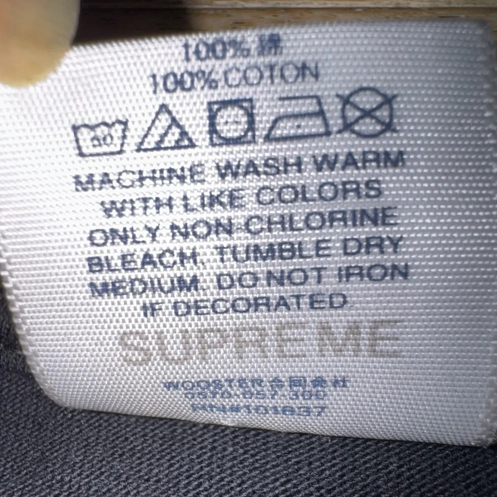 Supreme x Burberry Box Logo Tee (Black) - small - Picture 6 of 7
